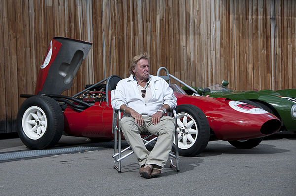 Man setzt sich ganz gemütlich vor die Rennwagen nach einem wohlverdienten anstrengenden Tag - Impressionen vom GP Suisse 2012