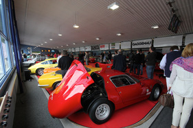 Versteigerung Oldtimer Galerie Toffen anlässlich der DolderClassics - angebotene Fahrzeuge, im Vordergrund der Abarth 1300 OT Versteigerung Oldtimer Galerie Toffen anlässlich der DolderClassics - angebotene Fahrzeuge, im Vordergrund der Abarth 1300 OT