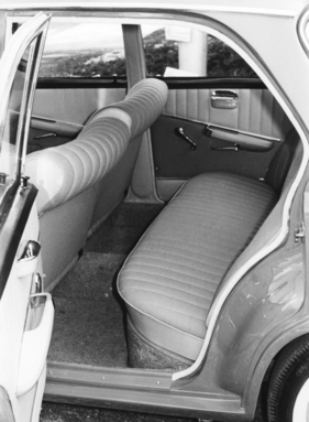 BMW 1500 (1962) - Rückbank mit viel Platz