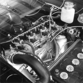 Peugeot 404 (1963) - Einspritzmotor am Pariser Salon 1963 aufgenommen