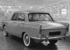 Peugeot 404 - Premiere am Genfer Autosalon 1961