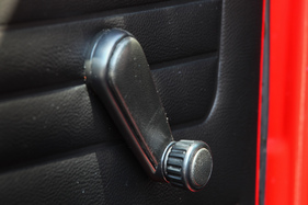 VW Golf GTI (1980) - kein übertriebener Luxus, die Fenster werden von Hand hochgekurbelt