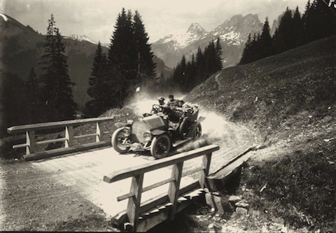 Artikelbild Bilder (fast) ohne Worte: Wagemutige Mitfahrer beim Coupe de Gruyères 1912